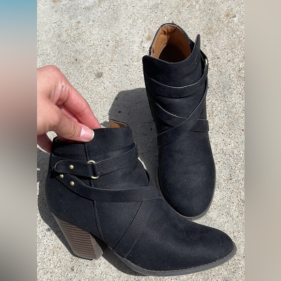 Black booties - Picture 2 of 3